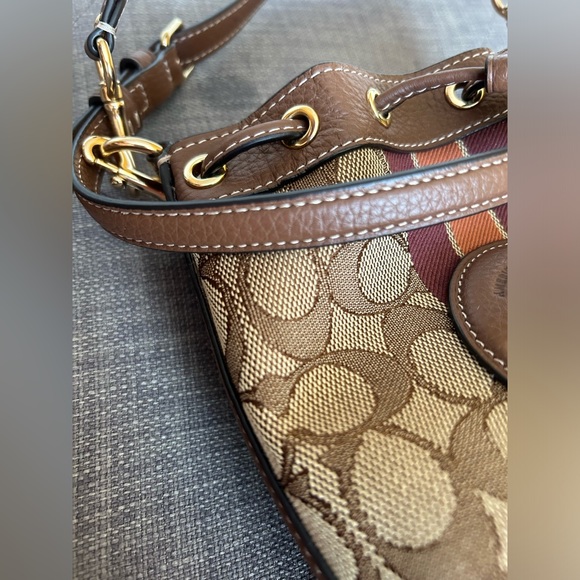 New Coach brown mini bucket bag 😍 - Picture 9 of 9